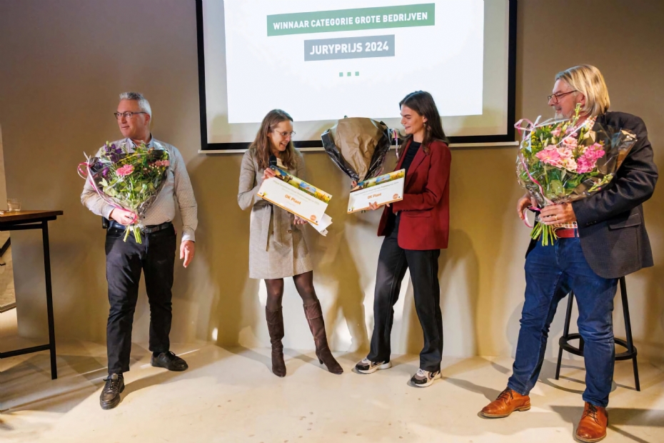 Kees Weijtmans heeft de bloemen in ontvangst genomen.