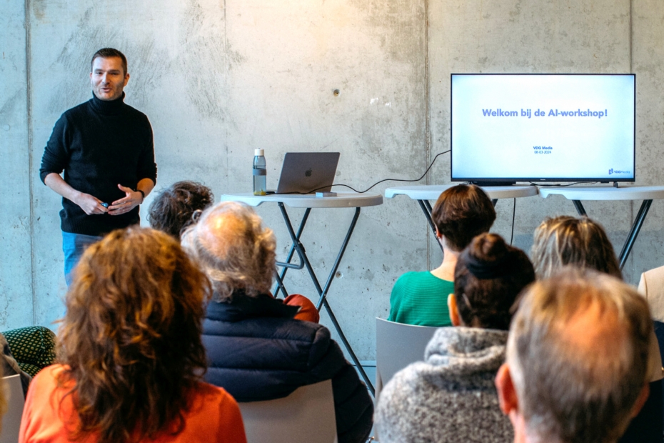 De training wordt verzorgd door AI-trainer Roy van der Groef. Van der Groef heeft een achtergrond bij een groenbedrijf én al tientallen cursussen gegeven aan hoveniers. Hij weet kortom precies welke vragen er spelen en hoe je die kan beantwoorden met AI.