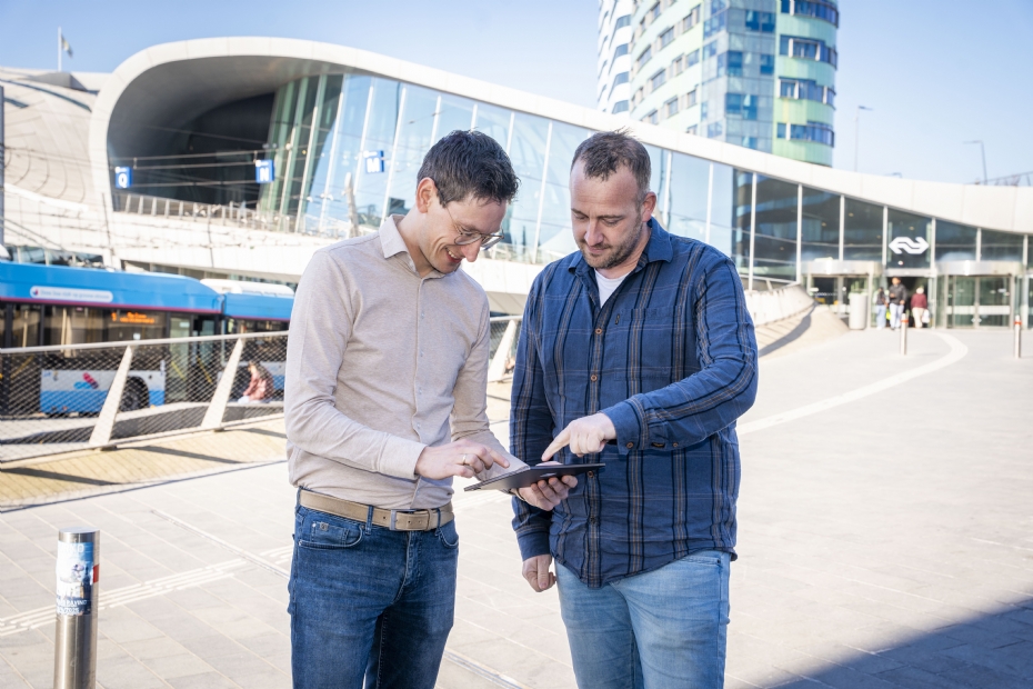 Christiaan den Toom van Landus (l.) en Martijn Tellmann van NS Stations