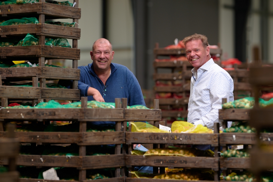 Met Michael Lubbe (l.) en mede-eigenaar Ronald Lubbe staat de vierde generatie Lubbe Lisse aan het roer (Beeld: Aad van Vliet)