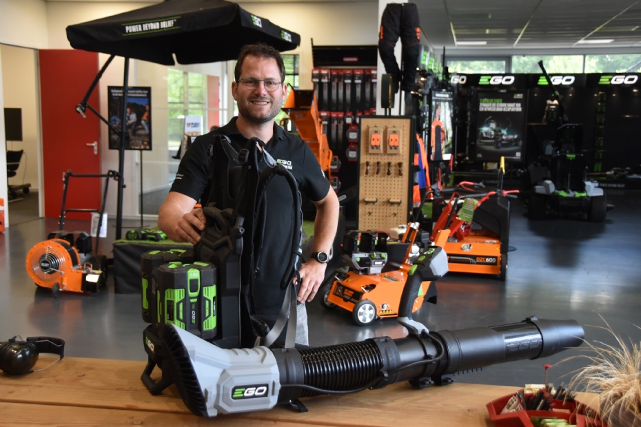 Steven Eusman met op tafel de EGO LBX1000