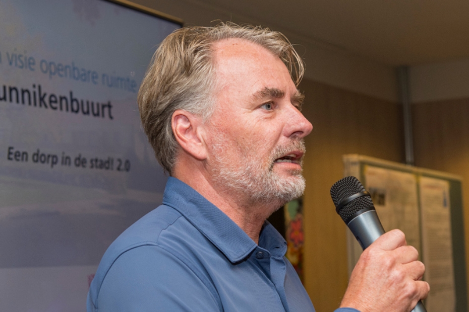 Wethouder Jean Paul Broeren tijdens een inspraakavond over vernieuwing van de openbare ruimte (Foto: gemeente Nijmegen)