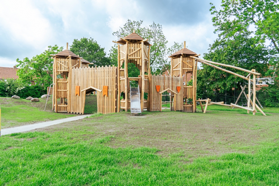 De burcht is de eyecatcher van deze speelplek.