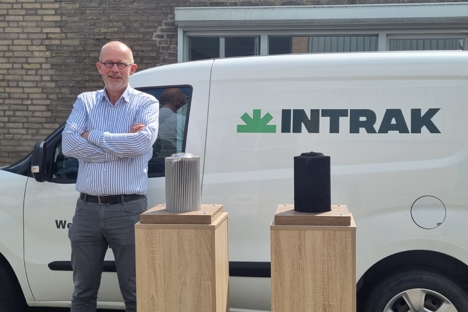 Jeroen van de Ven voor een schoon HJS-roetfilter (links) én een die 22 uur draaide