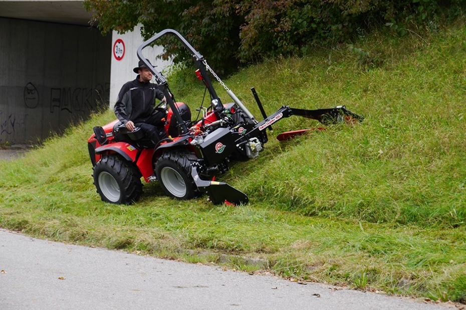 Machineleverancier Wim van Breda is vanaf heden importeur van het Duitse merk BB Umwelttechnik, producent van onder meer dubbelle messenbalken, harken en slijpmachines