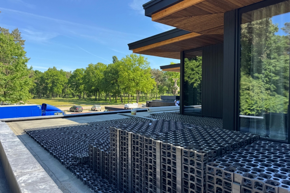 AquaRaft is gemaakt van LDPE en heeft een druksterkte van 24 kilonewton per vierkante meter.