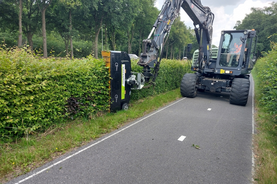 Vanuit de kraancabine heeft Gerard Lagerweij goed zicht op het werk