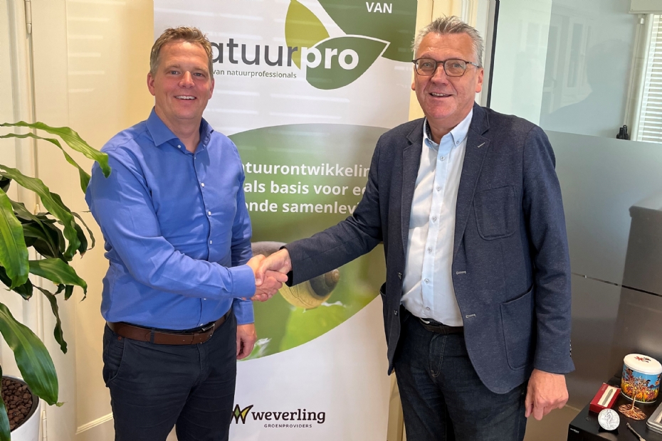Menno Weverling, algemeen directeur Weverling Groenproviders (links) en Wim van Ginkel, een van de initiatiefnemers van Natuurpro
