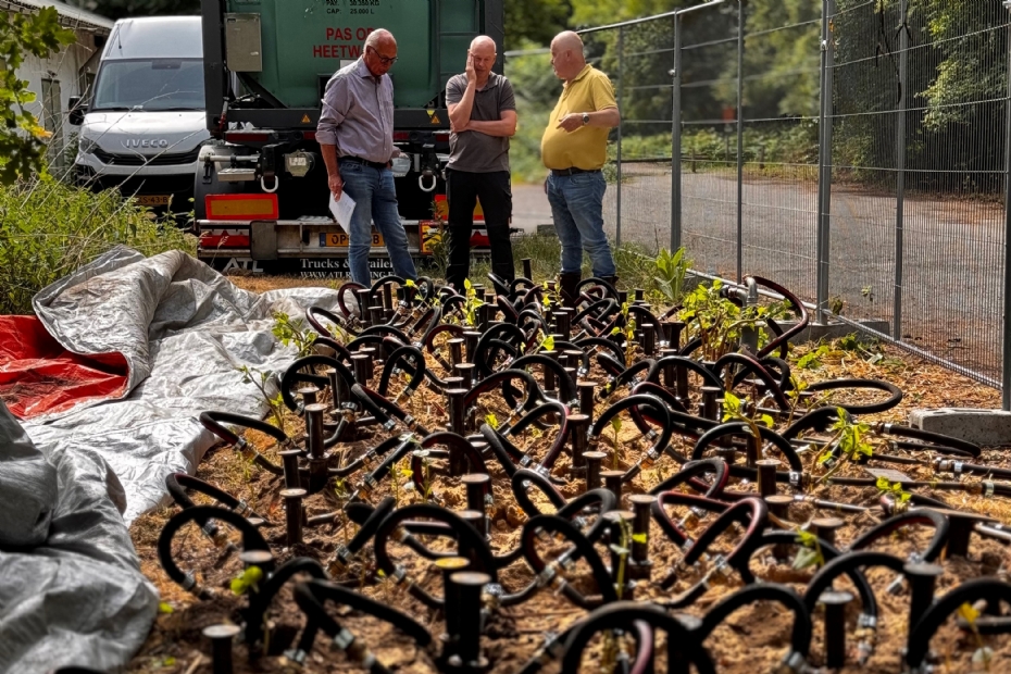 De droge heetwatermethode. Links Christ Schrijver van WUR, rechts Piet Binkhorst van JDK Solution