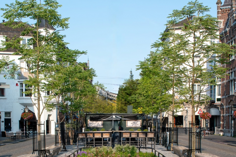 Het Percéeplein in Maastricht na de vergroening Het Percéeplein in Maastricht na de vergroening