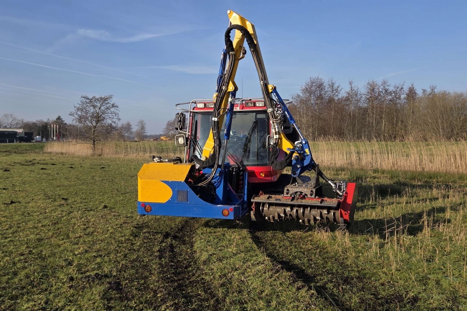 Qua gewicht en reikwijdte past de Bomford-arm goed bij de pistenbully.