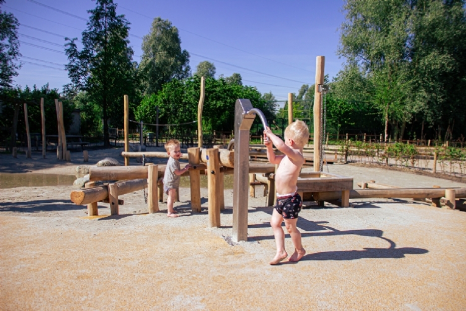 Speelplek met zand en water