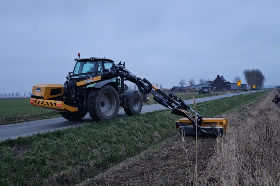 De McConnel PA6582VFRT met Multicut 1200