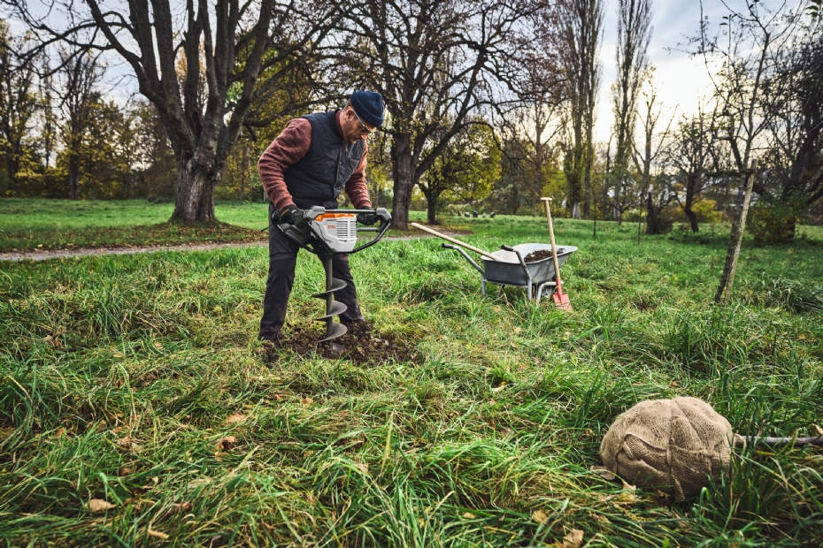 Stil werken met de STIHL BTA 140-accugrondboor
